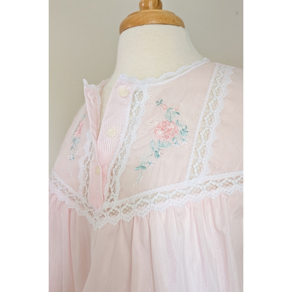 R E W O R K E D Vintage :: Pink Floral Embroidered Lace Trim 90s Cottage Blouse - Picture 8 of 15